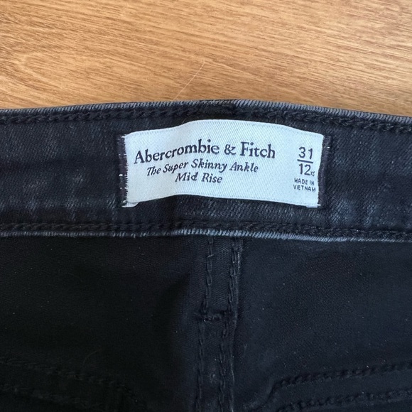 Abercrombie Black Distressed raw hem skinny jeans - Picture 3 of 4